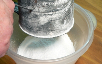 просіваємо борошно