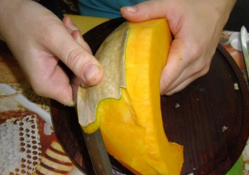 чистимо гарбуз