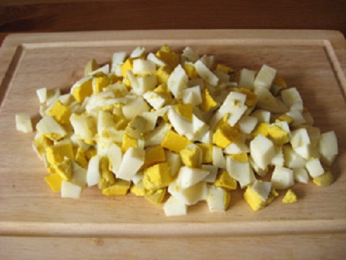 нарізаємо яйця