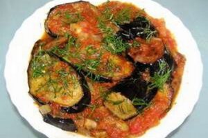 Баклажани в томатному соусі, фаршировані різотто