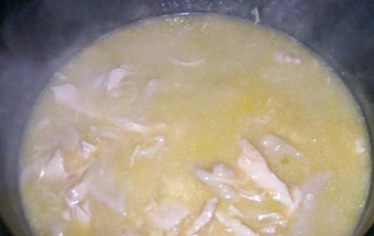 тушкуємо курячі шматочки в мультиварці