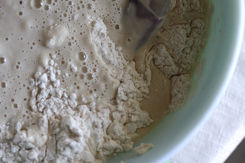 додаємо борошно