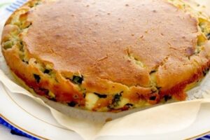 Пиріг з цибулею і яйцем