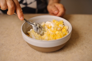 перемішуємо цитрусову суміш з цукром