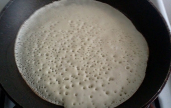 смажимо млинець з одного боку