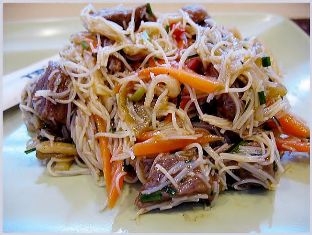 подаємо корейський салат фунчеза