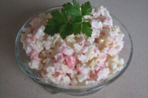 Салат з крабовими паличками