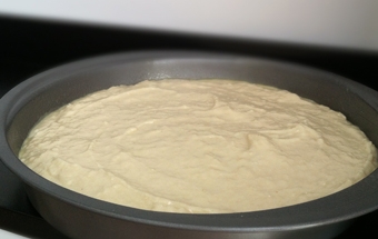 виливаємо тісто у форму для запікання