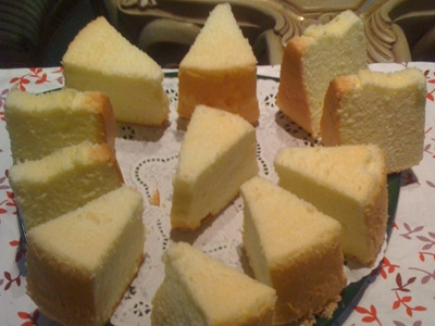 нарізаємо кекс на шматочки