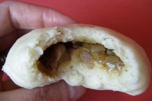 Парові булочки з м&;ясом і капустою
