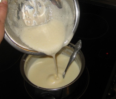 Додаємо збиті білки