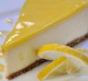 шматочок ананасового чізкейку