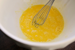 збиваємо яйця