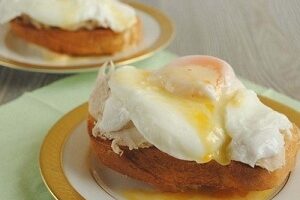 Яйце "Бенедикт" з куркою