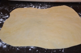 розкачуємо тісто