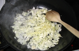 смажимо цибулю