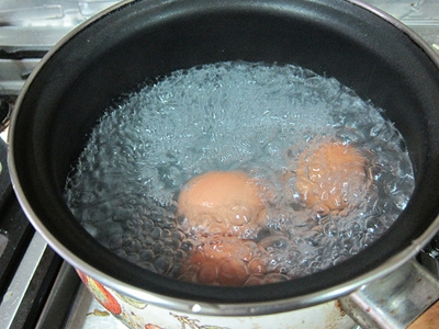 Відварюємо яйця круто