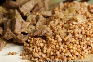 Гречка з підливкою