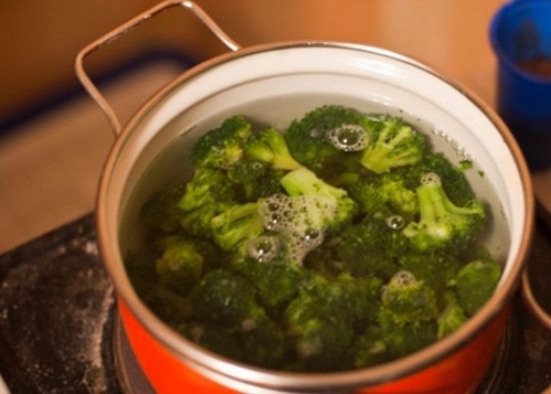 Брокколі відварюється