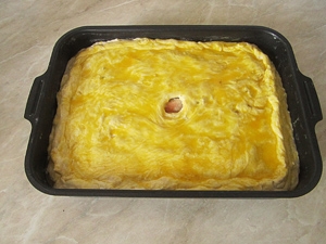 накриваємо пиріг другою частиною тіста