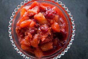 Брусниця з яблуками у власному соку