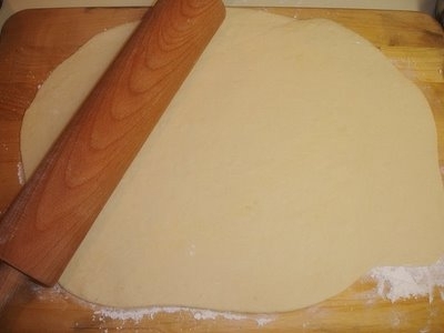 розкачуємо тісто