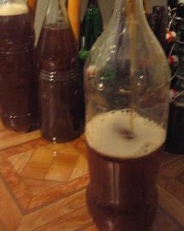 розливаємо напій у пляшки