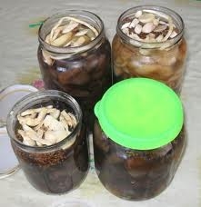 додаємо свіжі гриби