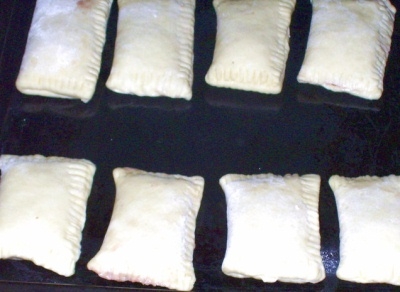 перекладаємо слойки на деко