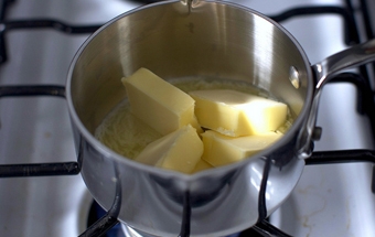 розтоплюємо вершкове масло