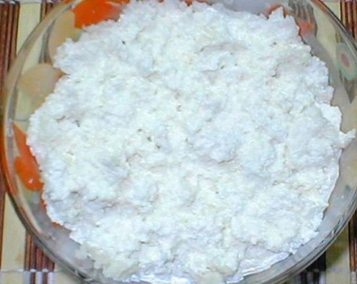 замочуємо половину м'якушки у вершках