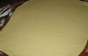 розкачуємо тісто