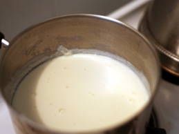 злегка підігріваємо кефір