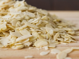 подрібнюємо мигдаль