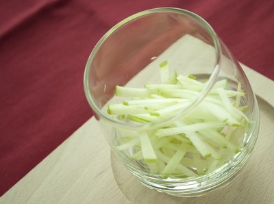 подрібнене зелене яблуко