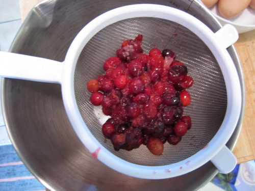 проціджуємо ягоди