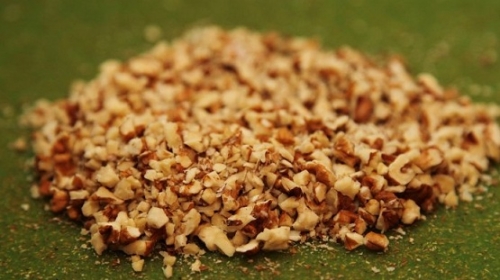 Подрібнюємо горіхи