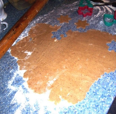 Розкачує тісто