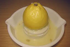 видавлюємо сік лимона