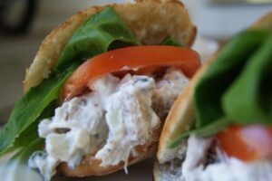 Салат з каперсами і куркою