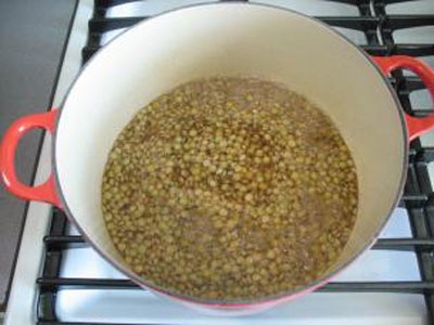 сочевиця в каструлі