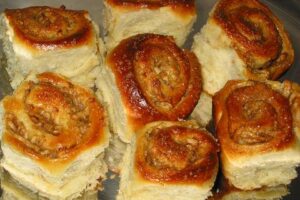 Булочки з яблуком з швидкого тесту