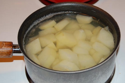 відварюємо картоплю