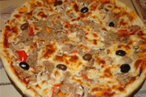 Піца з тунцем