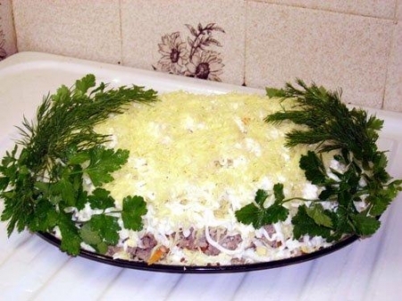 подаємо готовий салат