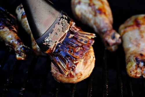 Обмазуємо ніжки маринадом