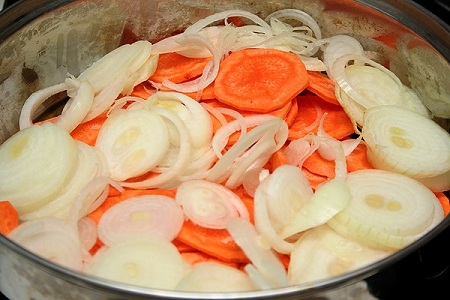 Лук і морква не обсмажуємо