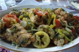 Минь тушкована зі свіжими бобами