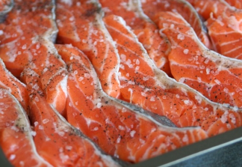 філе форелі на картоплі