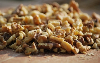 волоські горіхи подрібнюємо